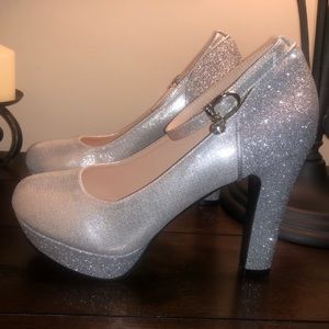 Chunky closed toe heels - sliver glitter